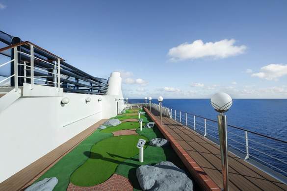 MSC Cruises MSC Poesia Minigolf 1 ©MSC Rights - Ivan Sarfatti.jpg